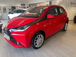 Röd Begagnad 2016 Toyota Aygo X-play Halvkombi | 85 000 kr (Marknadspris)