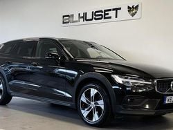 Svart Begagnad 2019 Volvo V60 CC Kombi | 209 900 kr (Marknadspris)