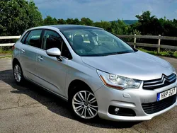 Silver Begagnad 2015 Citroën C4 Halvkombi | 75 000 kr (Marknadspris)