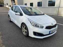 Vit Begagnad 2016 Kia Ceed Halvkombi | 69 000 kr (Bra pris)