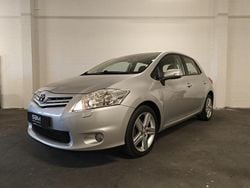 Silver Begagnad 2011 Toyota Auris Halvkombi | 92 495 kr (Marknadspris)