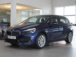 Blå Begagnad 2019 BMW 225 Active Tourer iPerformance Minibuss | 189 800 kr (Superpris)