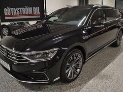 Svart Begagnad 2022 VW Passat GTE Kombi | 310 000 kr (Marknadspris)