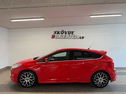 Röd Begagnad 2014 Ford Focus Titanium Halvkombi | 69 500 kr (Bra pris)