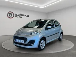 Grå Begagnad 2012 Peugeot 107 Halvkombi | 39 500 kr (Marknadspris)