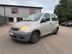 Silver Begagnad 2004 Toyota Yaris Kombi | 8 500 kr