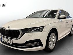 Vit Begagnad 2023 Skoda Octavia Kombi | 276 900 kr (Marknadspris)