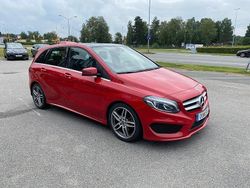 Röd Begagnad 2017 Mercedes B180 AMG Minibuss | 169 900 kr (Marknadspris)