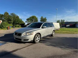 Grå Begagnad 2009 Volvo V50 Kinetic Kombi | 26 000 kr (Marknadspris)