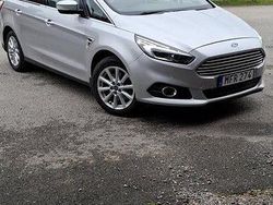 Grå Begagnad 2016 Ford S-MAX Business Edition Minibuss | 155 000 kr (Marknadspris)