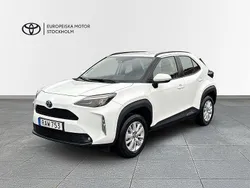 Vit Begagnad 2023 Toyota Yaris Cross Active SUV | 274 900 kr (Marknadspris)