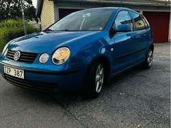 Blå Begagnad 2003 VW Polo Basis Halvkombi | 17 000 kr (Marknadspris)