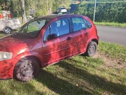 Röd Begagnad 2005 Citroën C3 Halvkombi | 18 000 kr (Marknadspris)