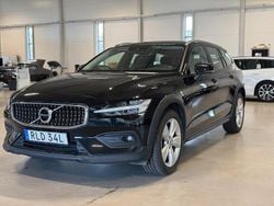 Svart Begagnad 2021 Volvo V60 CC Kombi | 329 900 kr (Marknadspris)