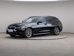 Svart Begagnad 2020 BMW 330e Sport Line Kombi | 269 000 kr (Marknadspris)