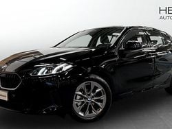 Svart Begagnad 2025 BMW 120 Halvkombi | 314 700 kr
