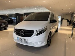 Vit Begagnad 2022 Mercedes Vito Minibuss | 359 000 kr
