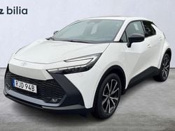 Vit Ny 2024 Toyota C-HR Style SUV | 399 900 kr (Marknadspris)