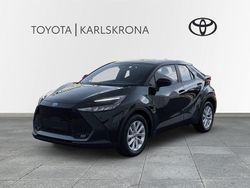 Svart Ny 2025 Toyota C-HR+ Active SUV | 318 500 kr