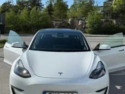 Vit Begagnad 2022 Tesla Model 3 Long Range AWD Sedan | 295 000 kr (Bra pris)