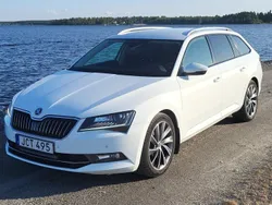 Vit Begagnad 2018 Skoda Superb LAURIN & KLEMENT Kombi | 249 900 kr (Marknadspris)