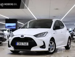 Vit Begagnad 2021 Toyota Yaris Hybrid Style Halvkombi | 179 900 kr (Marknadspris)