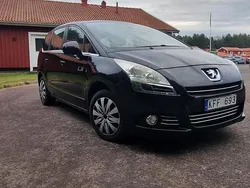 Svart Begagnad 2009 Peugeot 5008 Minibuss | 36 999 kr (Marknadspris)