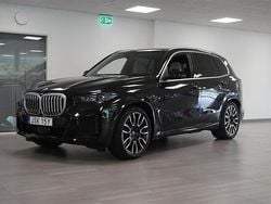 Svart (safirsvart metallic) Begagnad 2024 BMW X5 Comfort Edition SUV | 949 800 kr