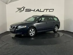 Grå Begagnad 2009 Volvo V50 Kinetic Kombi | 39 900 kr (Marknadspris)