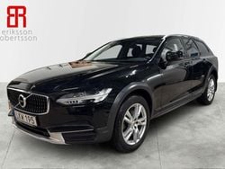 Svart Begagnad 2018 Volvo V90 CC Momentum Kombi | 279 900 kr (Marknadspris)