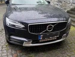 Blå Begagnad 2019 Volvo V90 CC Momentum Kombi | 299 000 kr (Marknadspris)