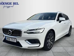 Vit Begagnad 2021 Volvo V60 Kombi | 349 000 kr (Marknadspris)