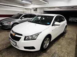 Vit Begagnad 2012 Chevrolet Cruze Halvkombi | 33 899 kr (Marknadspris)