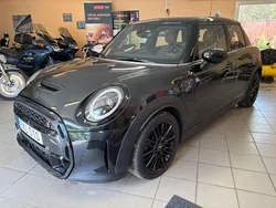 Svart Begagnad 2023 Mini Cooper S Halvkombi | 279 800 kr (Marknadspris)