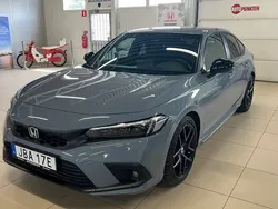 Mörkgrå Begagnad 2024 Honda Civic Hybrid Halvkombi | 349 900 kr (Marknadspris)