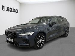 Mörkblå Begagnad 2022 Volvo V60 Plus Kombi | 439 800 kr (Marknadspris)