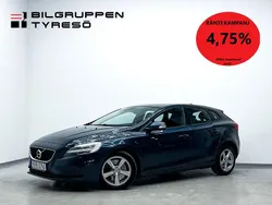 Mörkblå (blå) Begagnad 2017 Volvo V40 Kombi | 139 900 kr (Marknadspris)