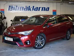 Röd Begagnad 2017 Toyota Avensis Edition Kombi | 179 900 kr (Marknadspris)