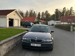 Blå Begagnad 2002 BMW 320 Sedan | 45 000 kr (Dyr)