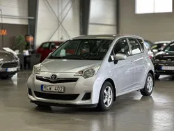 Silver Begagnad 2011 Toyota Verso-S Multidrive S Minibuss | 64 900 kr (Marknadspris)