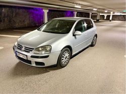 Silver Begagnad 2007 VW Golf V Sportline Halvkombi | 13 000 kr (Superpris)