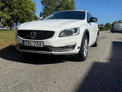 Vit Begagnad 2018 Volvo V60 CC Momentum Kombi | 220 000 kr (Bra pris)