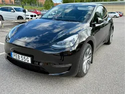 Svart Begagnad 2023 Tesla Model Y Long Range AWD SUV | 479 000 kr