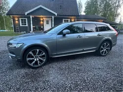 Grå Begagnad 2019 Volvo V90 CC Pro Kombi | 299 000 kr (Marknadspris)