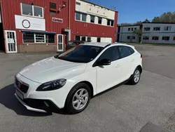 Vit Begagnad 2014 Volvo V40 CC Momentum Kombi | 159 900 kr (Marknadspris)