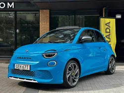 Blå Ny 2024 Abarth 500e Scorpionissima Halvkombi | 344 900 kr