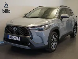 Grå Begagnad 2024 Toyota Corolla Cross SUV | 389 500 kr (Marknadspris)