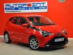 Röd Begagnad 2022 Toyota Aygo X-play Halvkombi | 103 700 kr