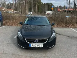 Svart Begagnad 2016 Volvo V40 Momentum Kombi | 93 000 kr (Bra pris)