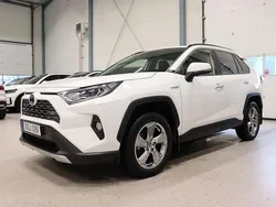 Vit Begagnad 2021 Toyota RAV4 Hybrid Executive SUV | 384 900 kr (Marknadspris)